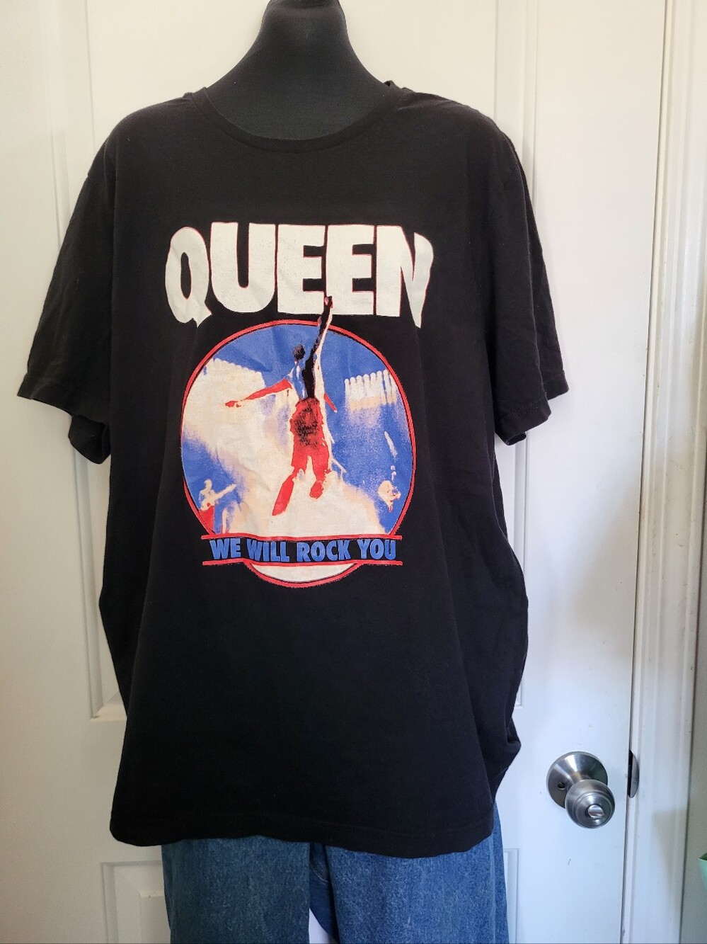 Queen Men's Black T-shirt